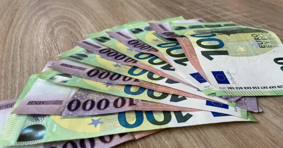Forint – szárnyalás, 300-as eurót hoz a Mikulás?