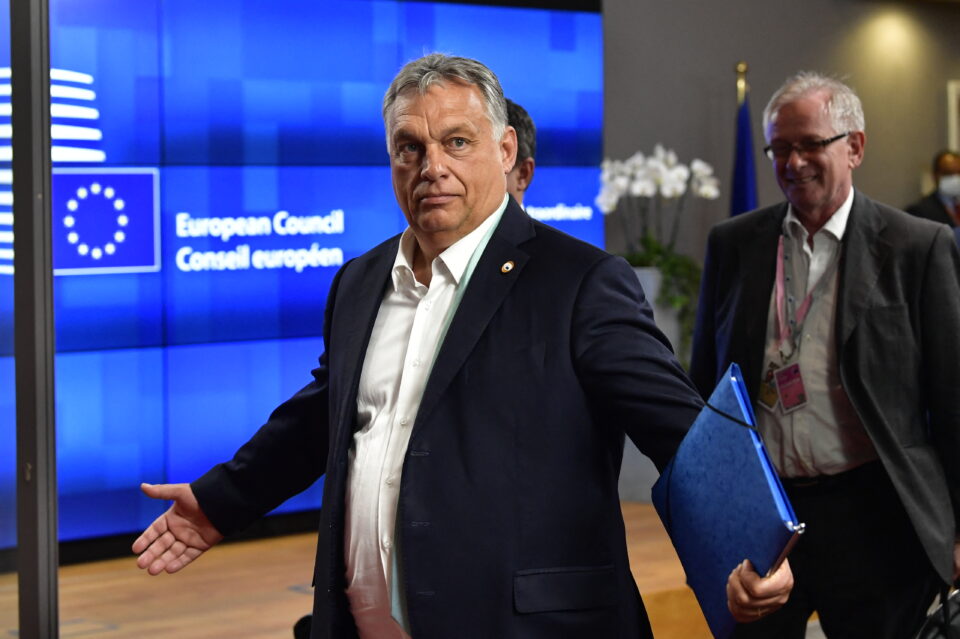Reagált a kormány Magyar Péter állításaira