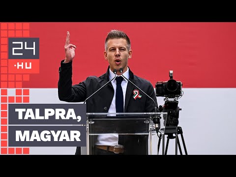 „Fiatal, független és úgy látom, hogy tiszta” – így bontott zászlót Magyar Péter március 15-én