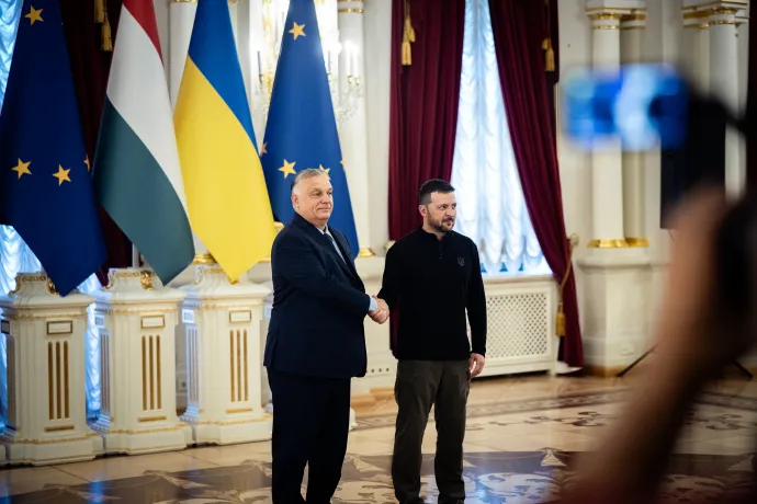 Orbán megérkezett Kijevbe, Zelenszkij az elnöki palotában fogadta