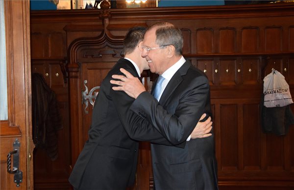 Szijjártó száján véletlenül kicsúszott az igazság: Fogynak a biztonsági tartalékok