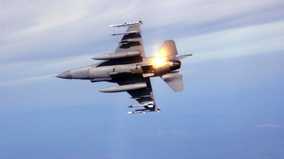 Zelenszkij bejelentette: újabb F-16-os vadászgépek érkeztek Ukrajnába