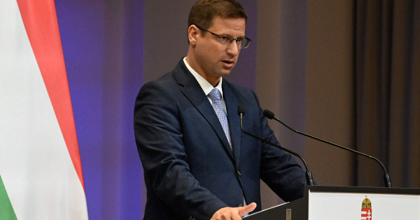 Megkérdeztük Gulyás Gergelyt, hogy miért változott meg a kormány álláspontja Ukrajna uniós csatlakozásáról
