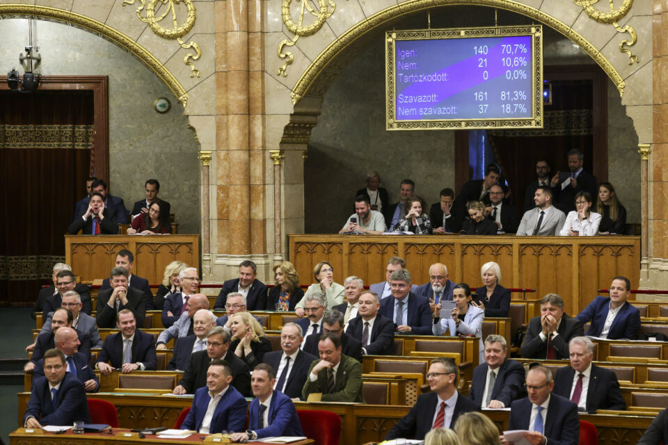 Megszavazták a törvényt, amellyel Magyar Péter szerint tőle akar megszabadulni a Fidesz