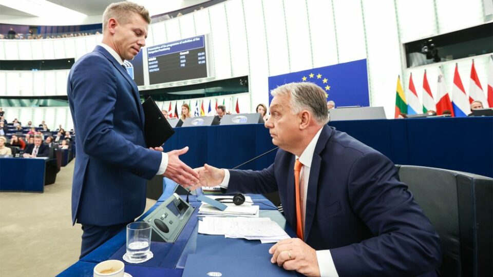 Orbán Viktor mellett Himnuszt éneklő Muri Enikő: Nekünk rohadtul elegünk van már abból, hogy csak az létezik, amit a másik oldal mond