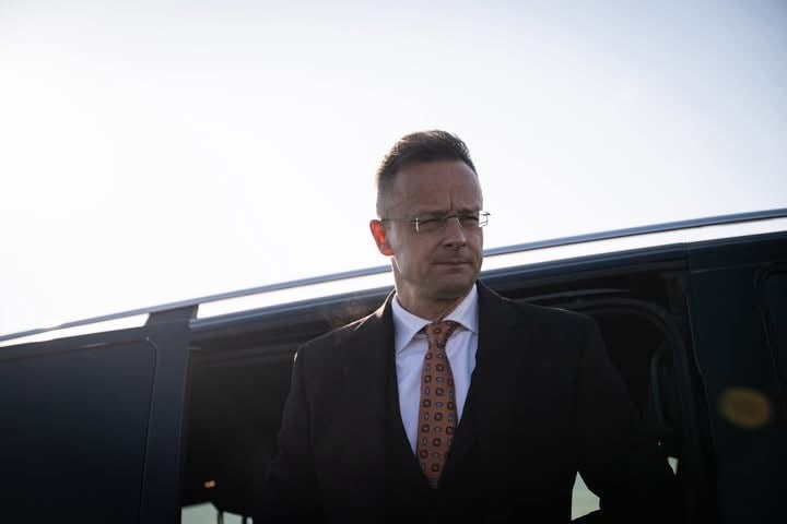 Szijjártó: velünk akarják megfizettetni Ukrajna esztelen támogatásának árát