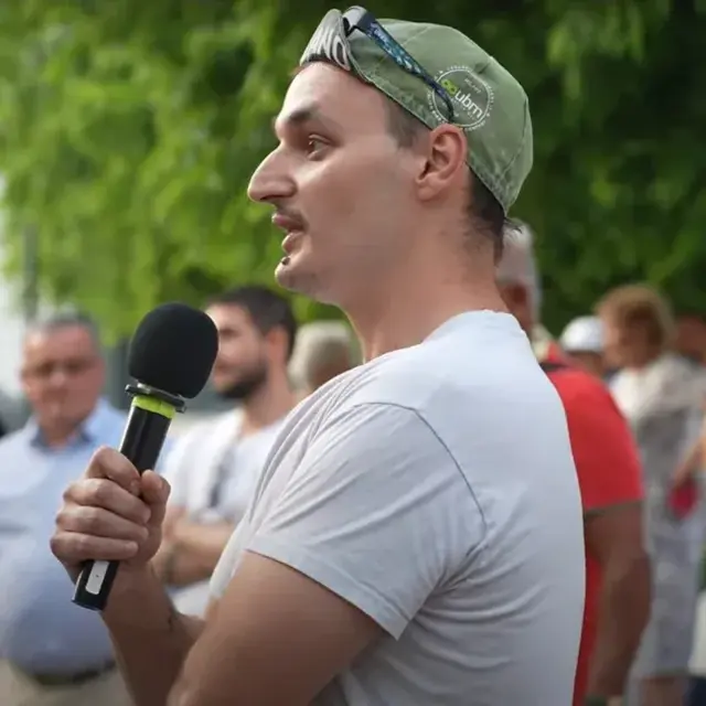 Szárnyal az infláció, szét lett lopva minden – kifakadt egy fiatal férfi Lázár János fórumán